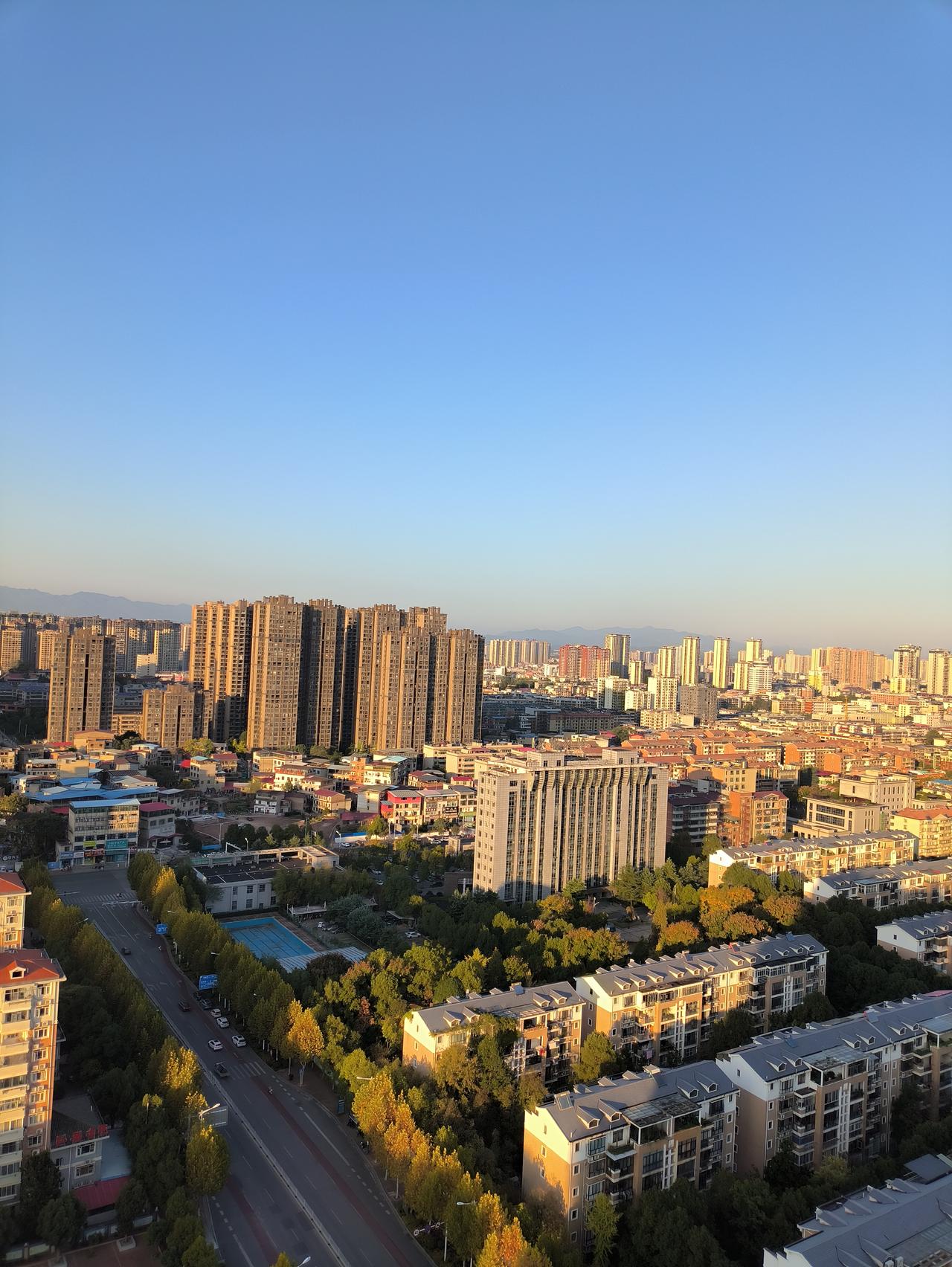 晒图笔记大赛还是有太阳的日子舒坦，看着这天空心里就舒心