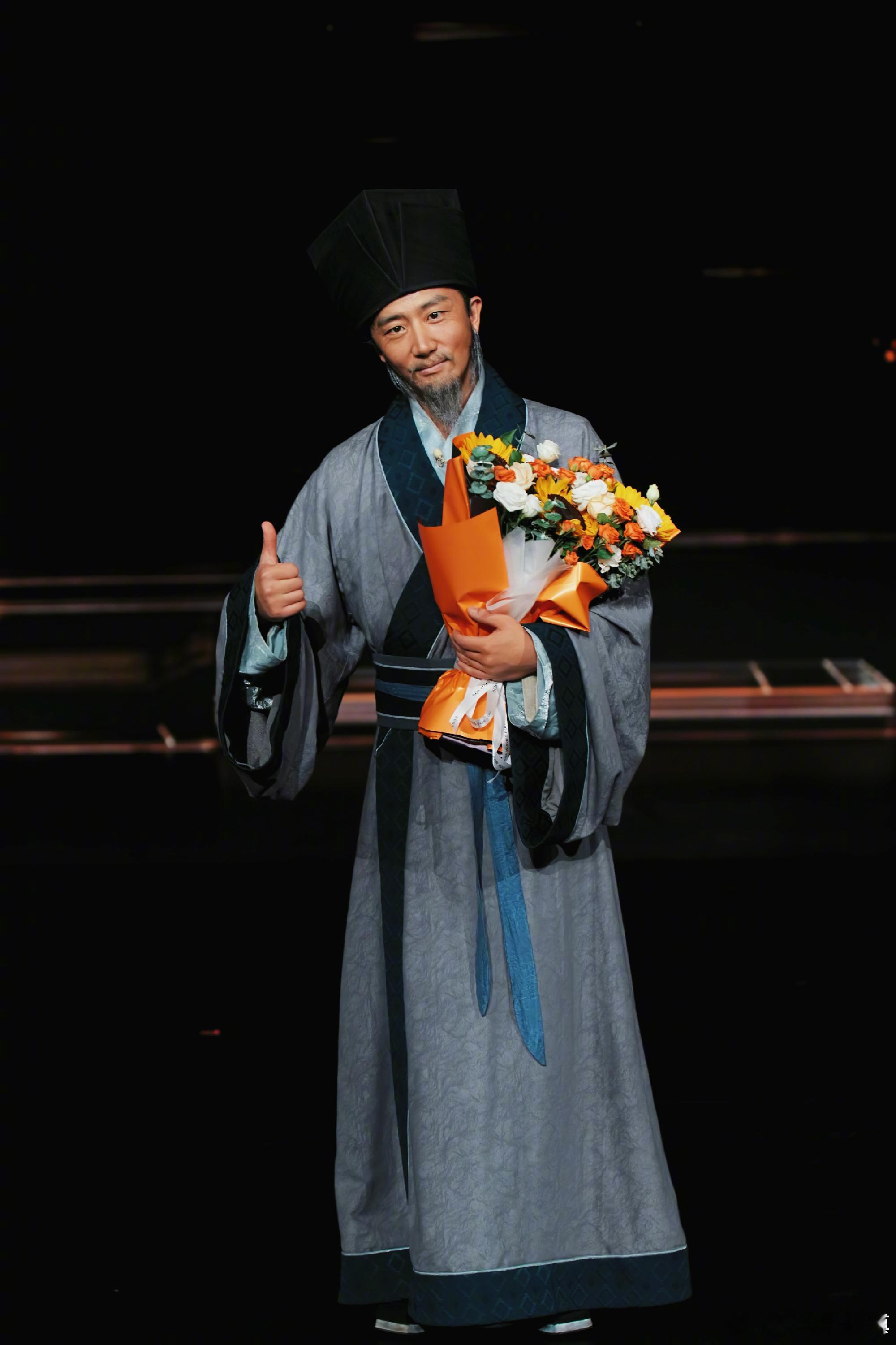 黄轩用3滴泪还原司马光19年黄轩3滴泪演出司马光三重心境 这段表演后劲好大。没有
