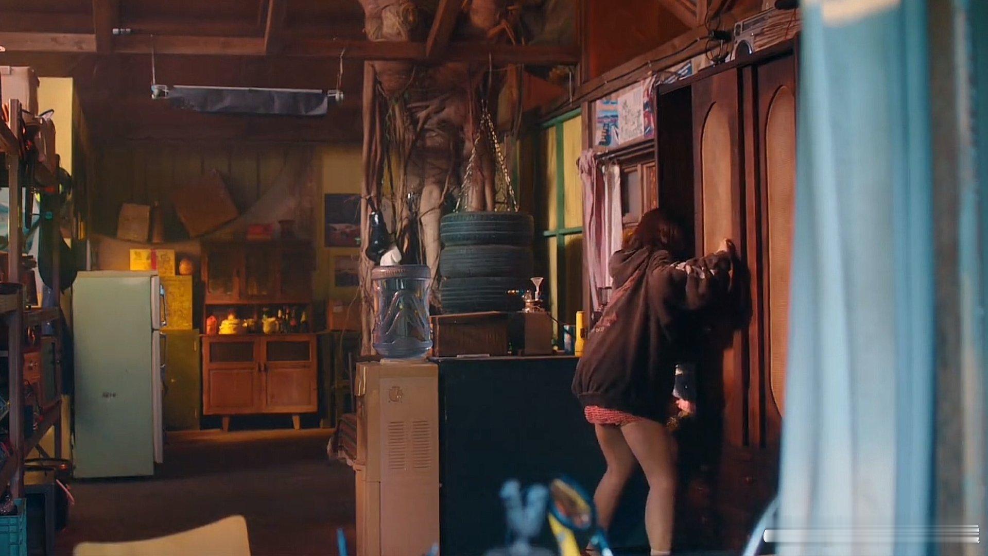 《双轨》虞书欣姜暮下衣失踪穿搭 