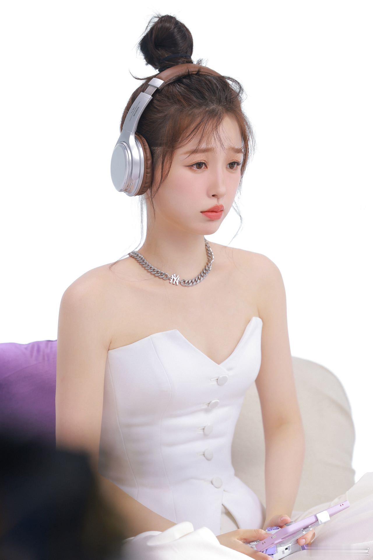 #虞书欣水光肌妆容# 欣子你美得让我落泪！可爱满分的水光肌妆容又甜又嫩，配上丸子