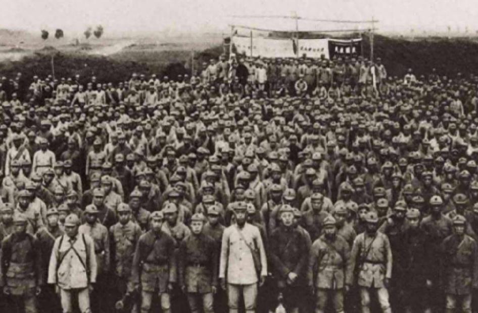 秦基伟被马家军俘虏后隐瞒身份，叛徒却大喊：他是团长，凶得很

“1937年二月初