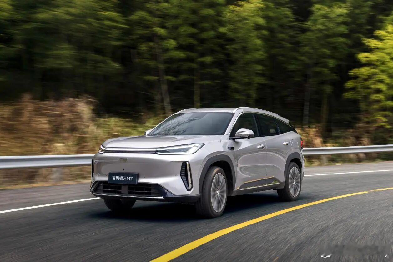 全系标配 225km纯电续航，全系标配支持高速NOA的千里浩瀚H3高阶智驾方案，