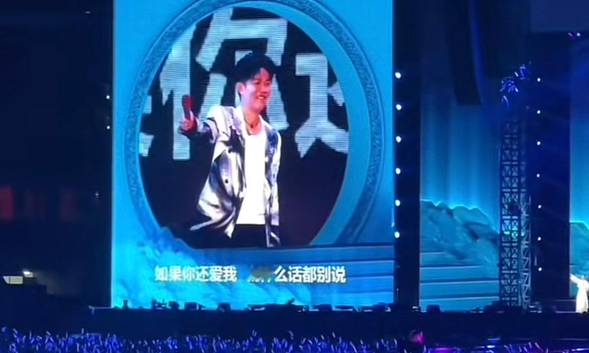 #凤凰传奇观众被质疑假唱#御林军养尊处优，不及地方铁骑英勇善战[doge] ​​