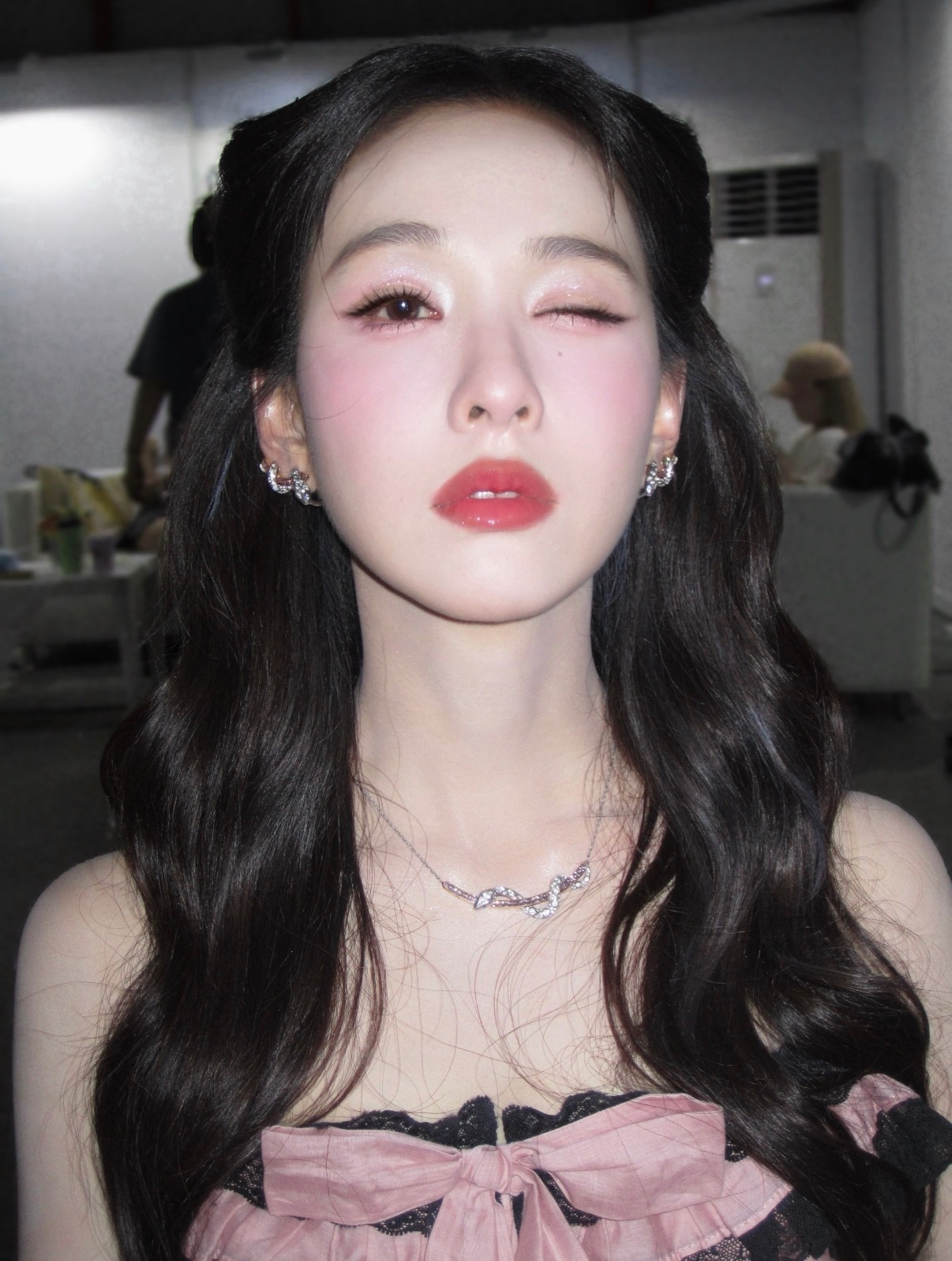 我女儿会wink了 