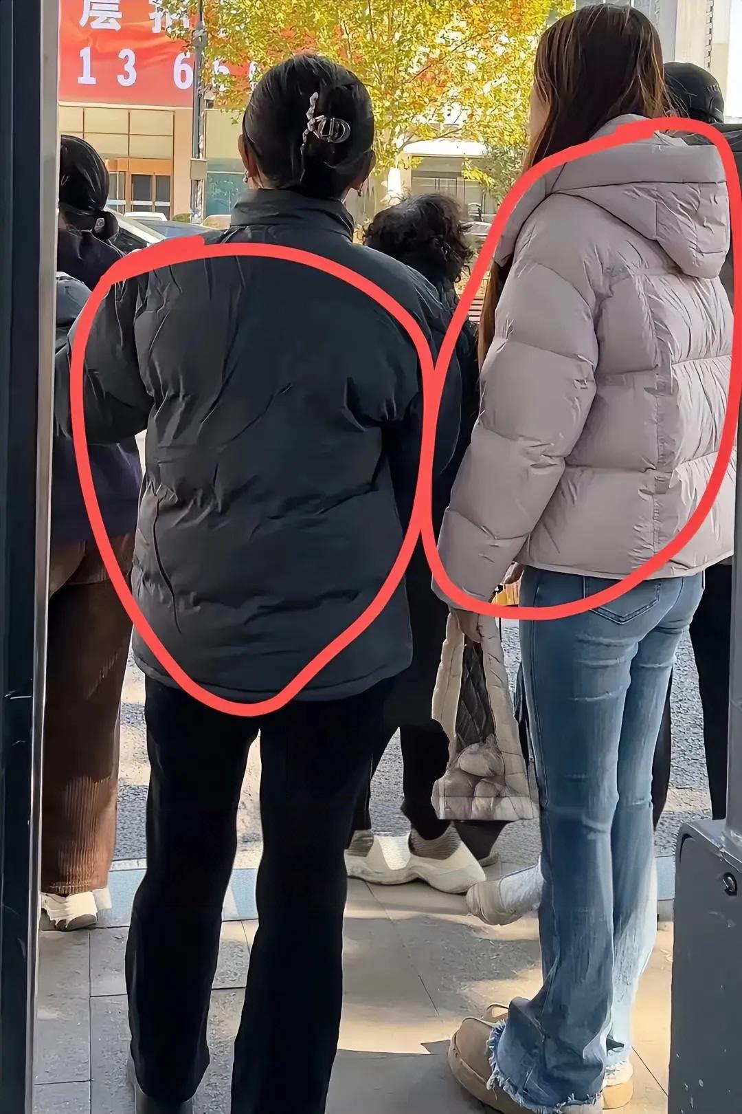 不得不说，这就是廉价羽绒服跟高档羽绒服的差别，一眼就看出来了……