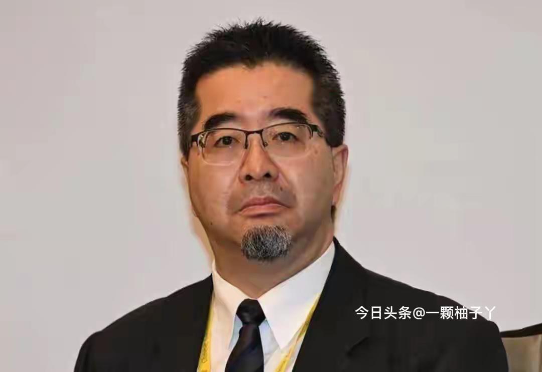 国民党所谓内讧，其实就是马英九基金会前负责人闹矛盾，对方公开说马不接电话，还牵扯