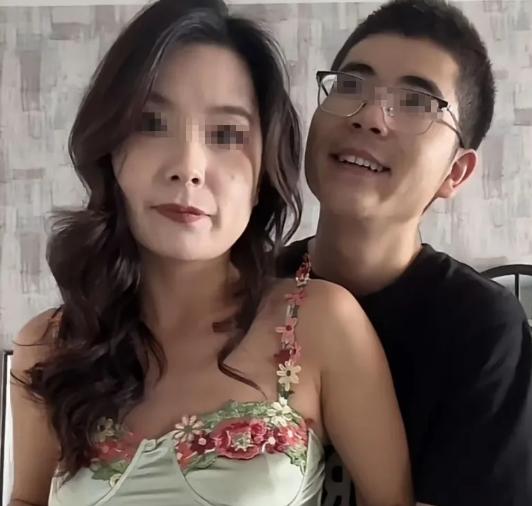 “太狠了！”上海，36岁离异并带着一个女儿的房产女销售，因搭顺风车认识一名23岁