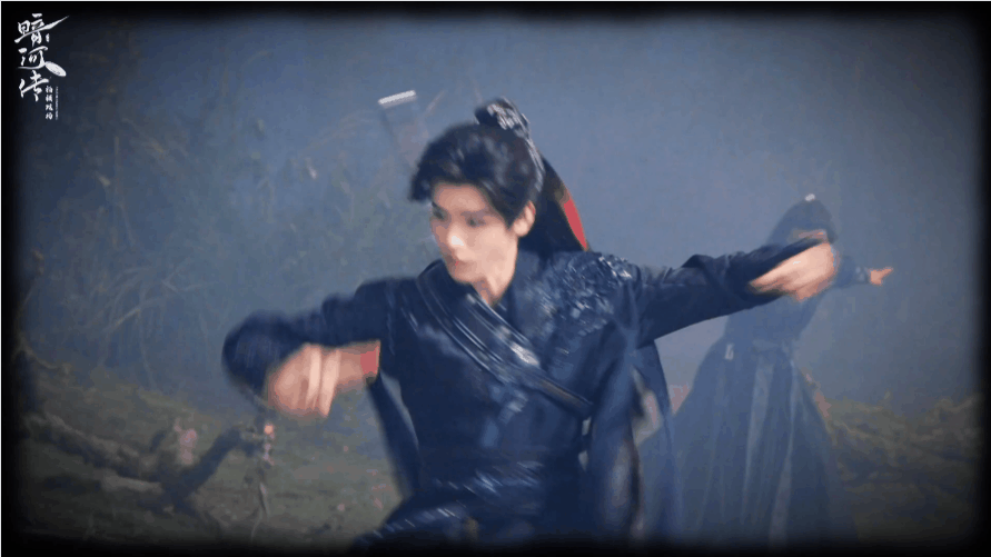 苏家家主aka武器大师苏暮雨出招中，人帅出招也是顶顶帅的！ ​​​