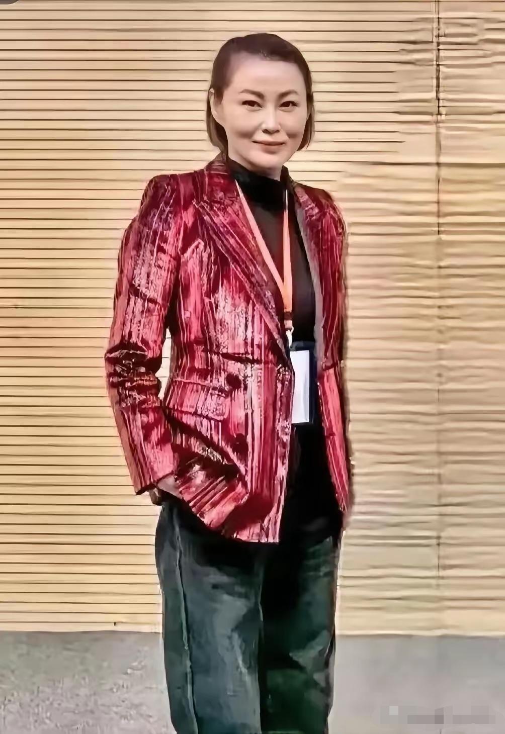 一个女人年轻的时候多漂亮，多美丽风华绝代的，可是上了岁数也就成了人们口中的豆腐渣