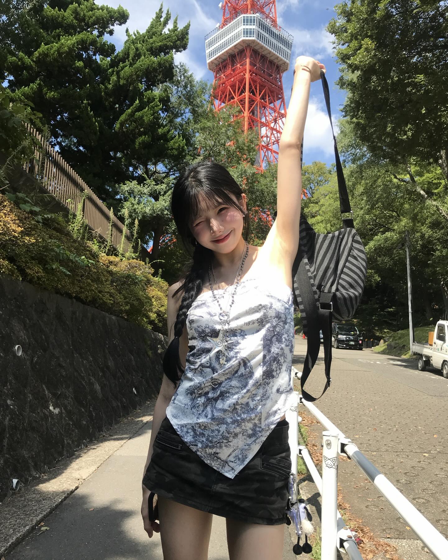 哇是東京鐵塔欸！ （好熱）（走去吃飯）
