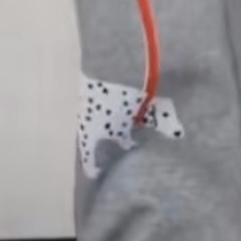 细丝碧空！珍珠鞋子，珍珠裤子，珍珠上衣，珍珠包。集齐珍珠套装就可召唤珍珠小子宋亚