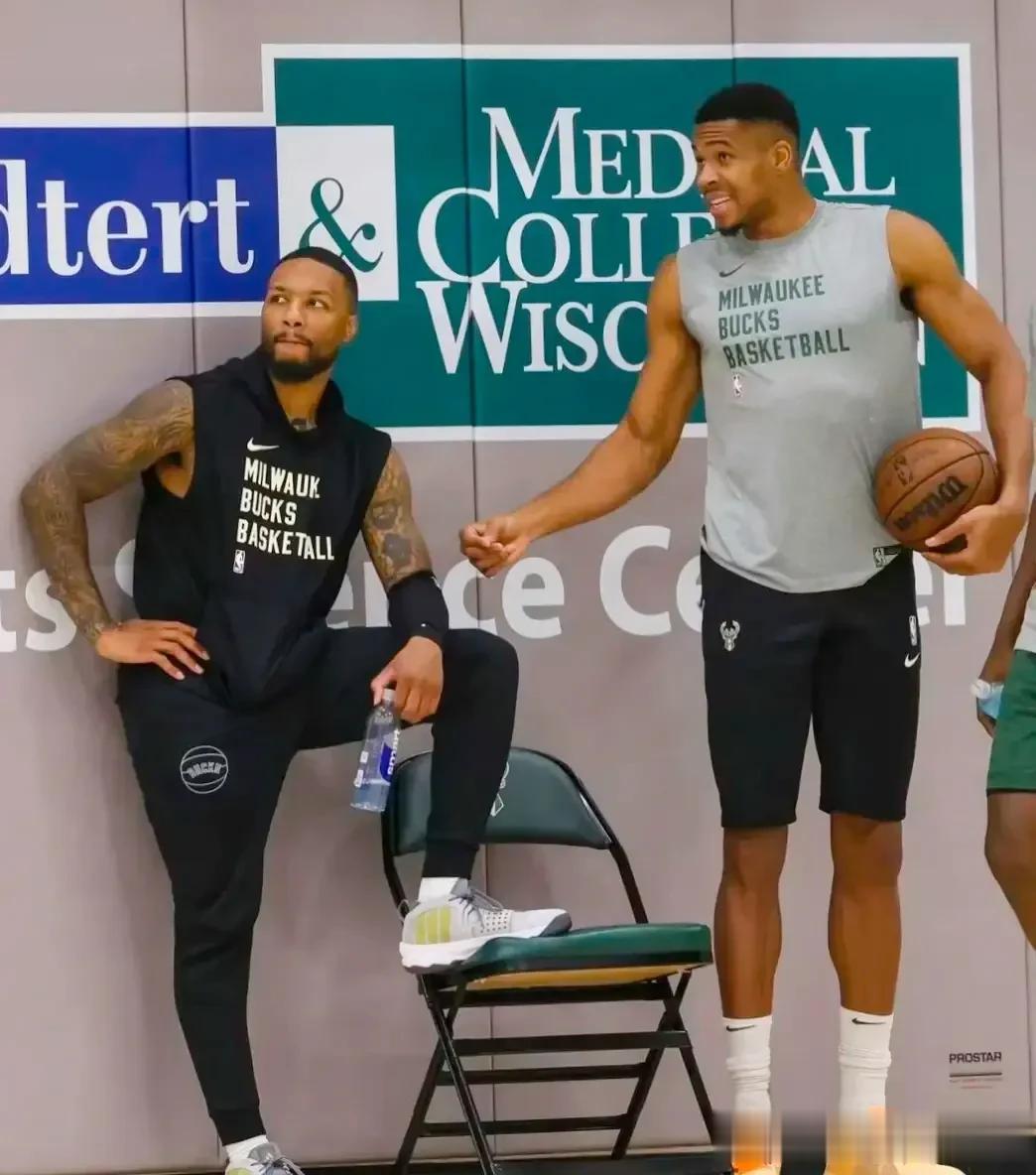 #nba第一大前# 
北京时间10月10日NBA雄鹿队当家球星字母哥接受采访正面