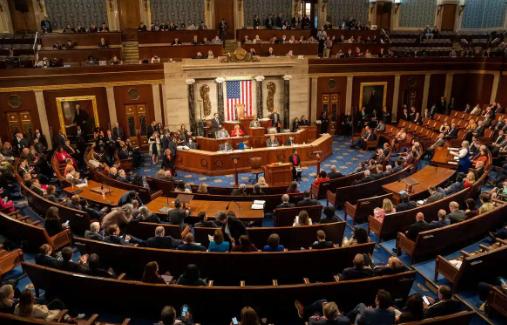 最近国际上又出了个大新闻，大家刷到没？
美国众议院2月9日，以395票赞成、2票