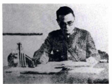 1949年，潘文华起义前，发现妻子竟是特务，他突然推开一箱金条，说了句：“你走吧