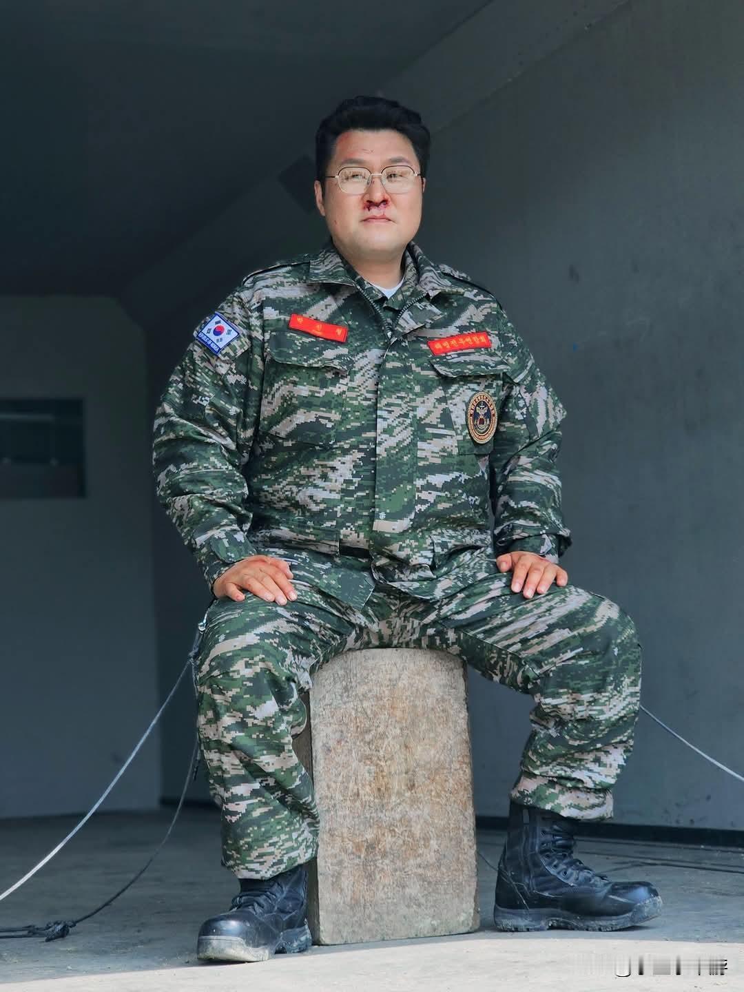 尹敬浩试镜被误判年长10岁！自带成熟长相意外促成出道😂
凭借《金特务》传奇军人