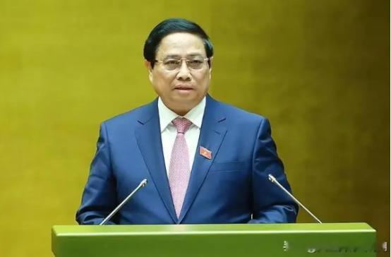 越南人花了四十七年才敢公开咀嚼那场战争的味道。中国人谈论时用的是“教训”这个充满