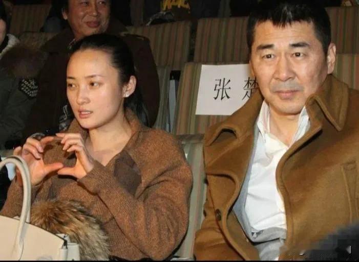 蒋勤勤的素颜是这样的，这回大家不用容貌焦虑了吧！#蒋勤勤素颜模样#