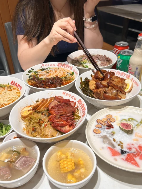 山姆附近发现！生烫牛肉粉，还有现卤的猪脚饭