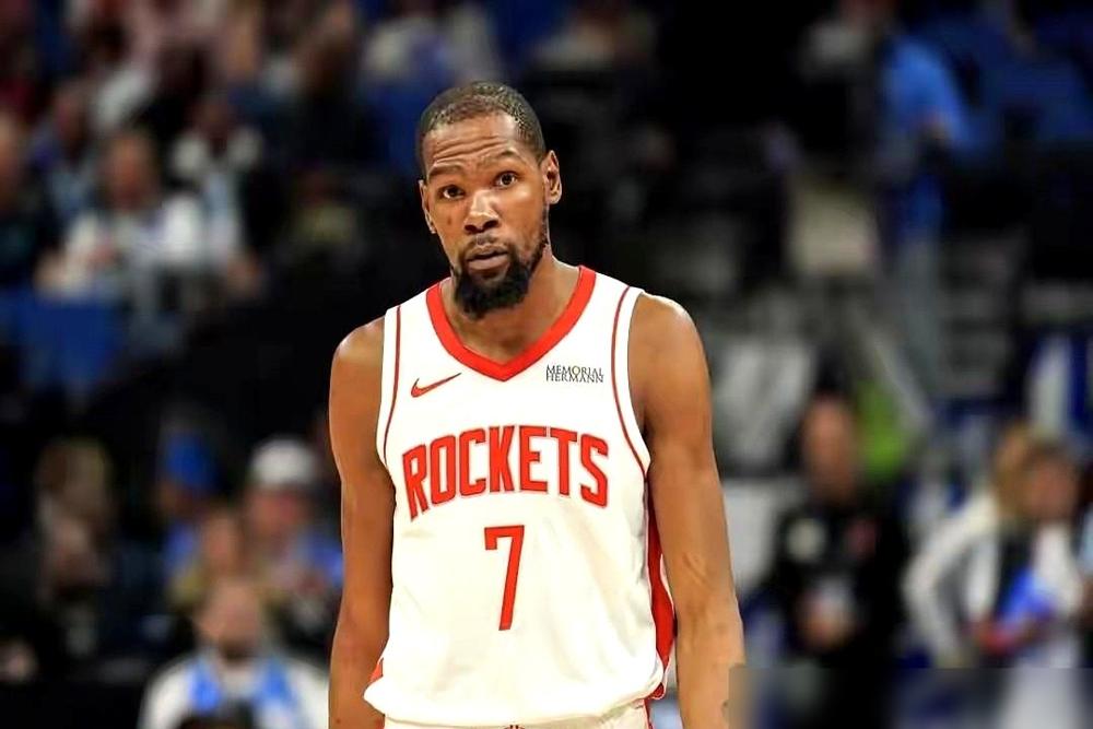 别再吹詹杜一档了，杜兰特还在封神，詹姆斯已经连空篮都上不进了。
 
你敢信？火箭