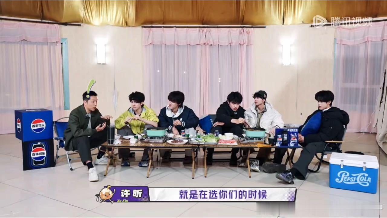 张泽禹都说我们公司星探很厉害聊到少年时期被发掘这件事，许昕产生疑问，想知道公司在