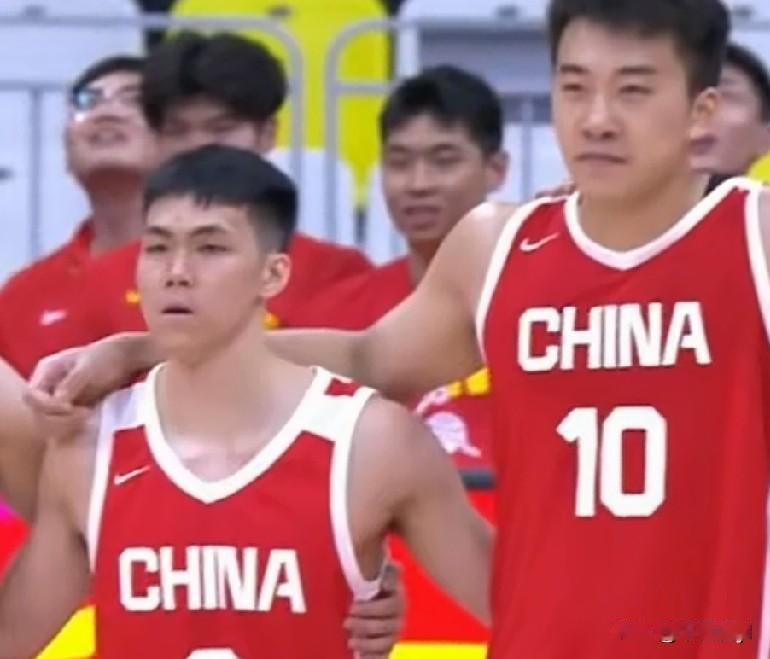 中国男篮不敌新西兰队
北京时间8月17晚中国男篮与新西兰男篮进行了一场热身赛，经
