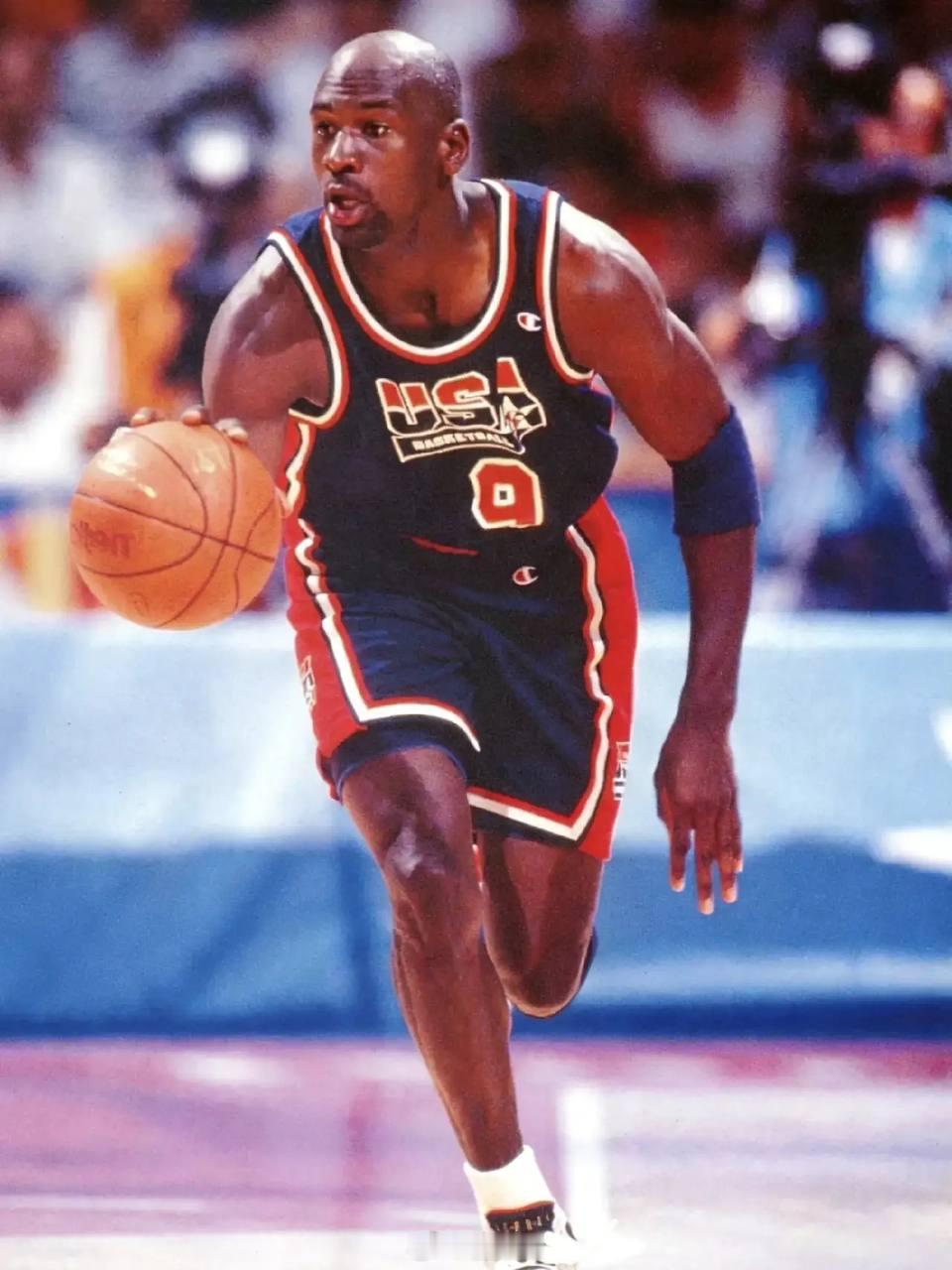 美媒评NBA历史25大巨星，具体如下:1. 乔丹 🇺🇸2. 詹姆斯 🇺🇸