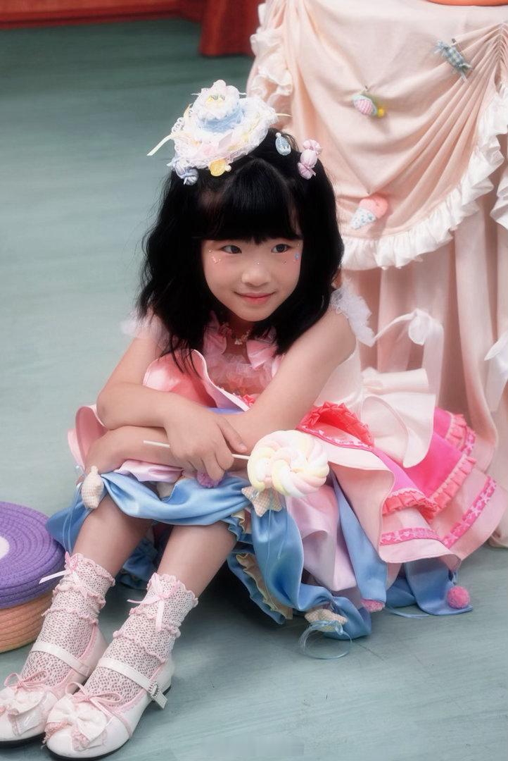 带小孩去拍了海马体的小马宝莉。衣服是战损版的，而且只有110和140码。孩子快被