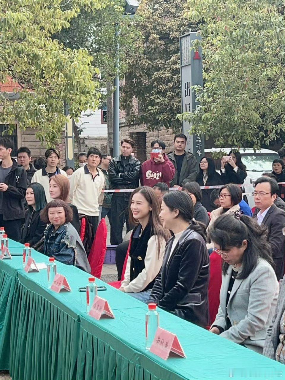 黄圣依饶雪漫首搭短剧开机 谁的青春DNA动了！黄圣依荧幕经典刻心底，饶雪漫文字戳