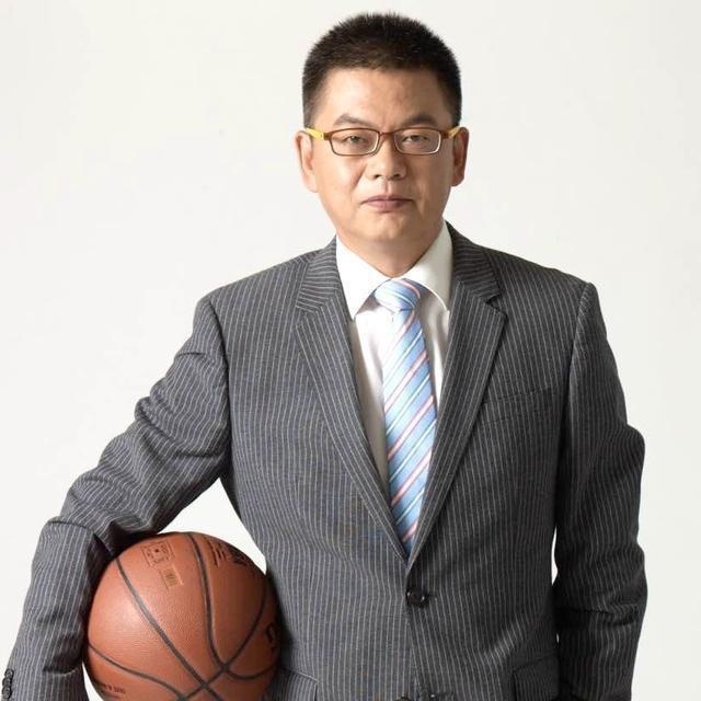 苏群认为：“山西输在教练临场指挥+外援管理。潘江换下刘传兴是昏招，直接丢篮板；双
