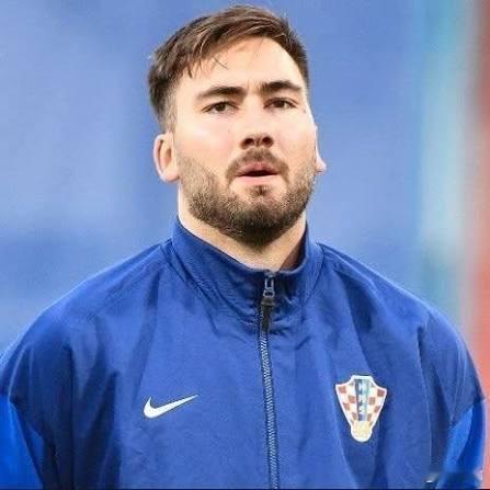 萨格勒布迪纳摩前锋贝廖本赛季在各项赛事中出场40次，攻入32球。本世纪，只有两名