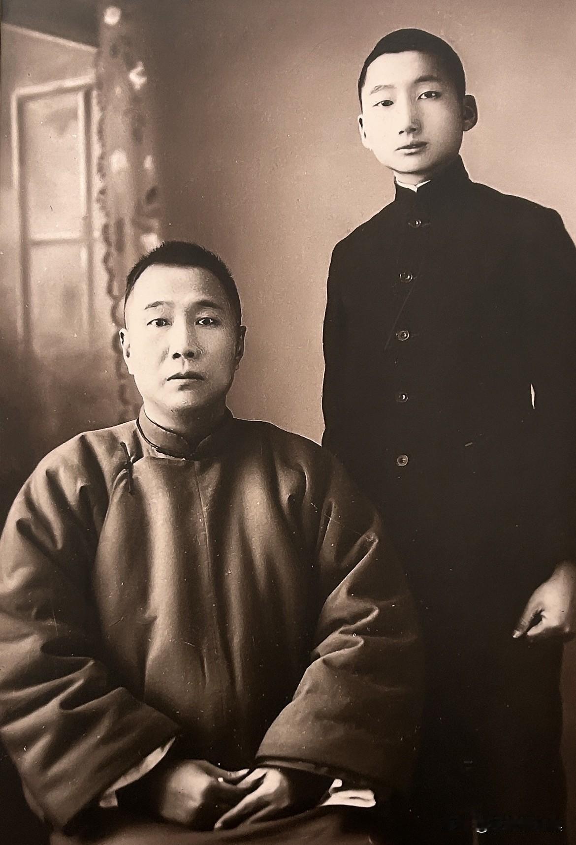 1927年7月下旬，在徐特立、林伯渠等的争取下，江西省政府代理主席姜济寰及其子姜