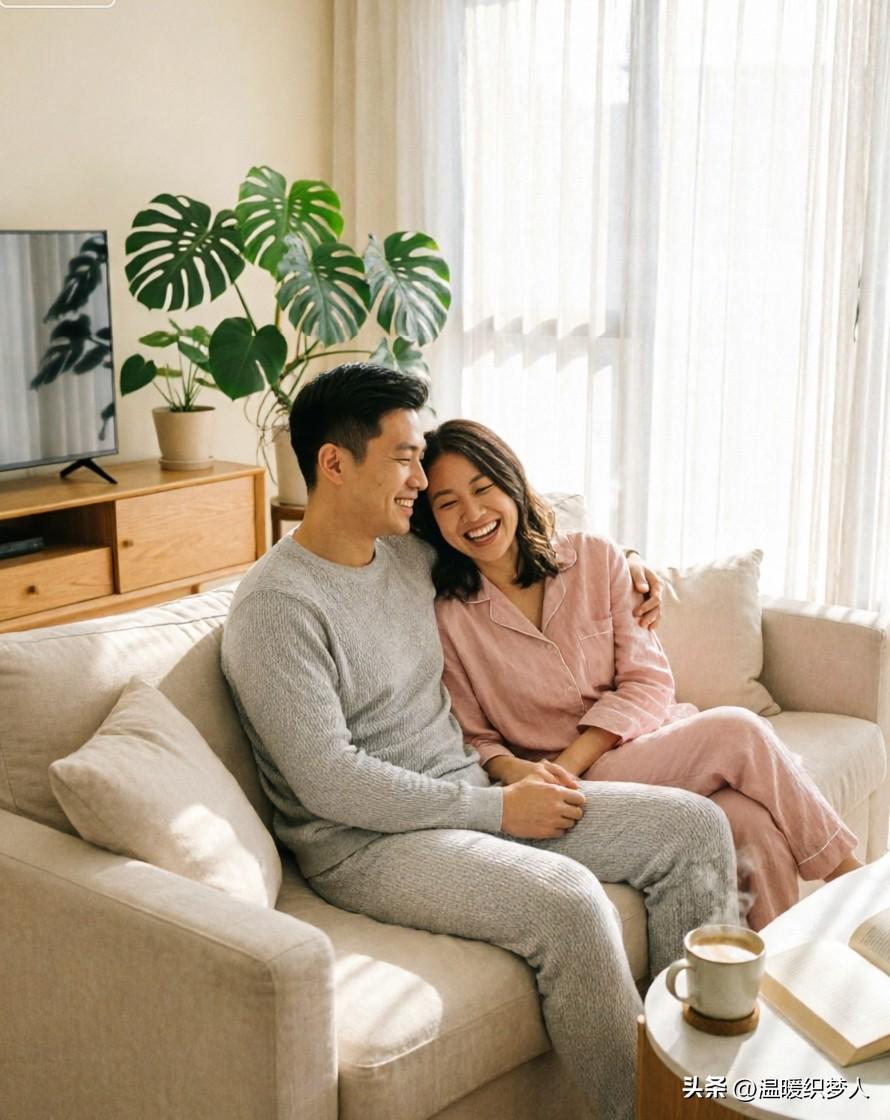 夫妻之间最危险的变化，  
不是吵架，  是客气。

吵架是什么？  
是还想让