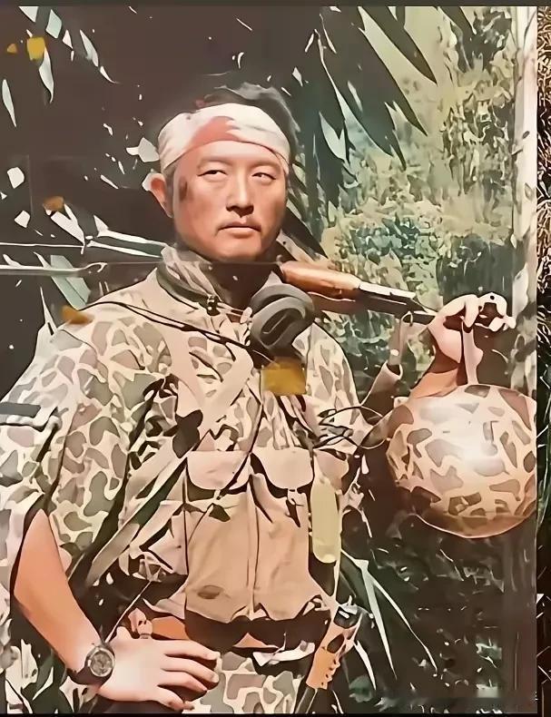 李保民，1959年生于河南郑州，1978年入伍后，李保民因曾学过查拳被选入侦察连