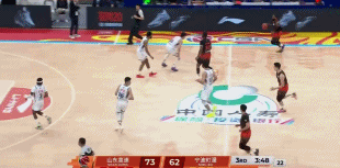 山东高速展示了什么叫顺则一顺百顺，每场一个亮点。
山东高速八连胜，球队用一个词形