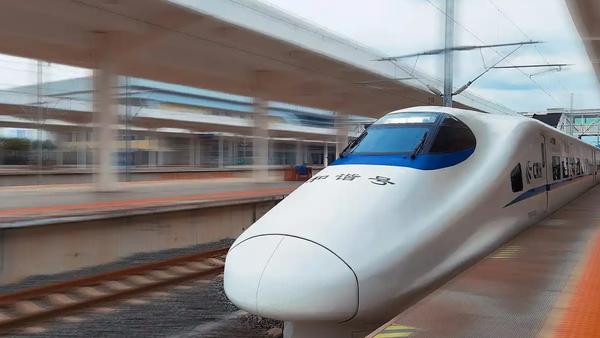 这起事件折射出自动化票务规则与人类生理作息之间的结构性冲突。凌晨3点兑现成功、距