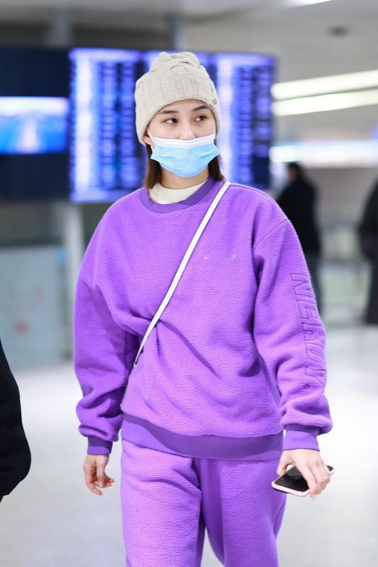 谁没发现，何超莲现在的局面满是尴尬？向太直播里一句“女生绝不能下嫁”，网友齐刷刷