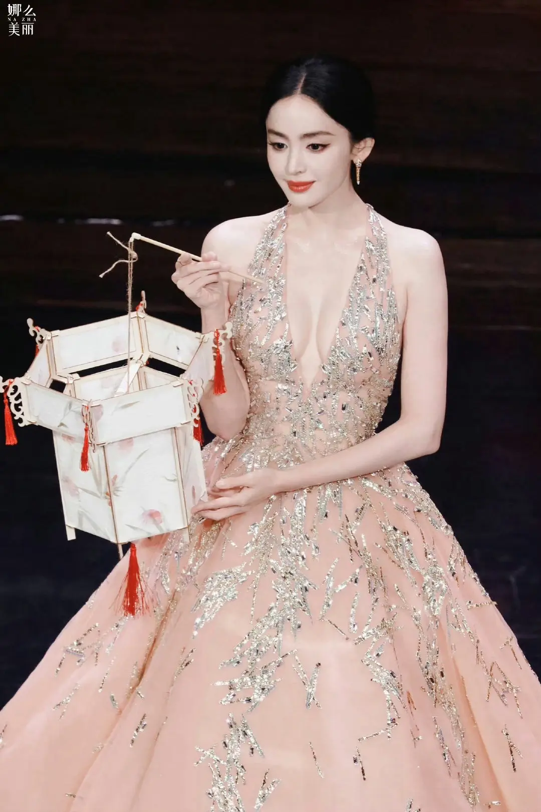 娜扎。