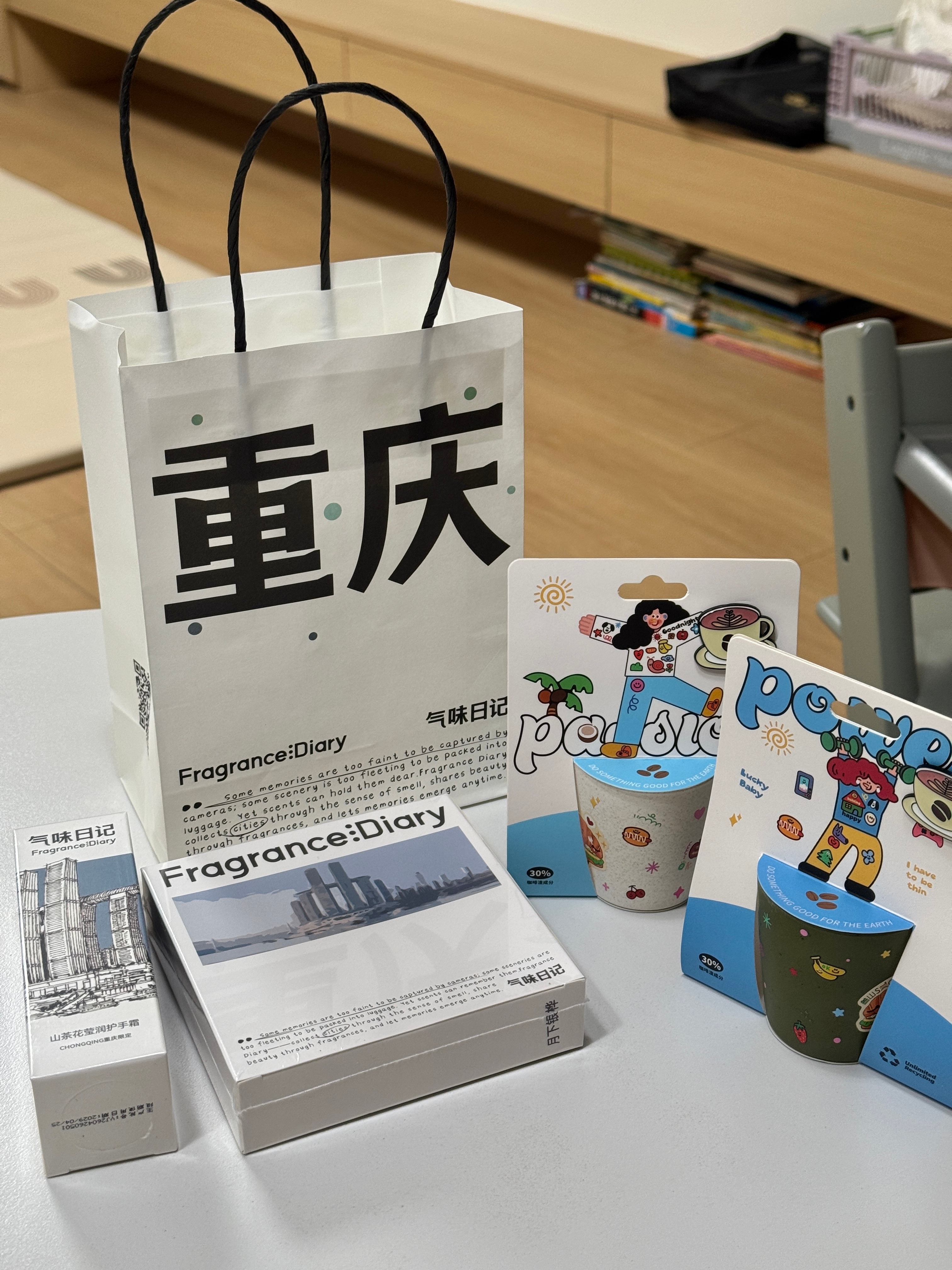 在家躺了一天，好幸福。睡到自然醒吃了早餐，下午出去洗头按摩，再回家吃了个下午茶，