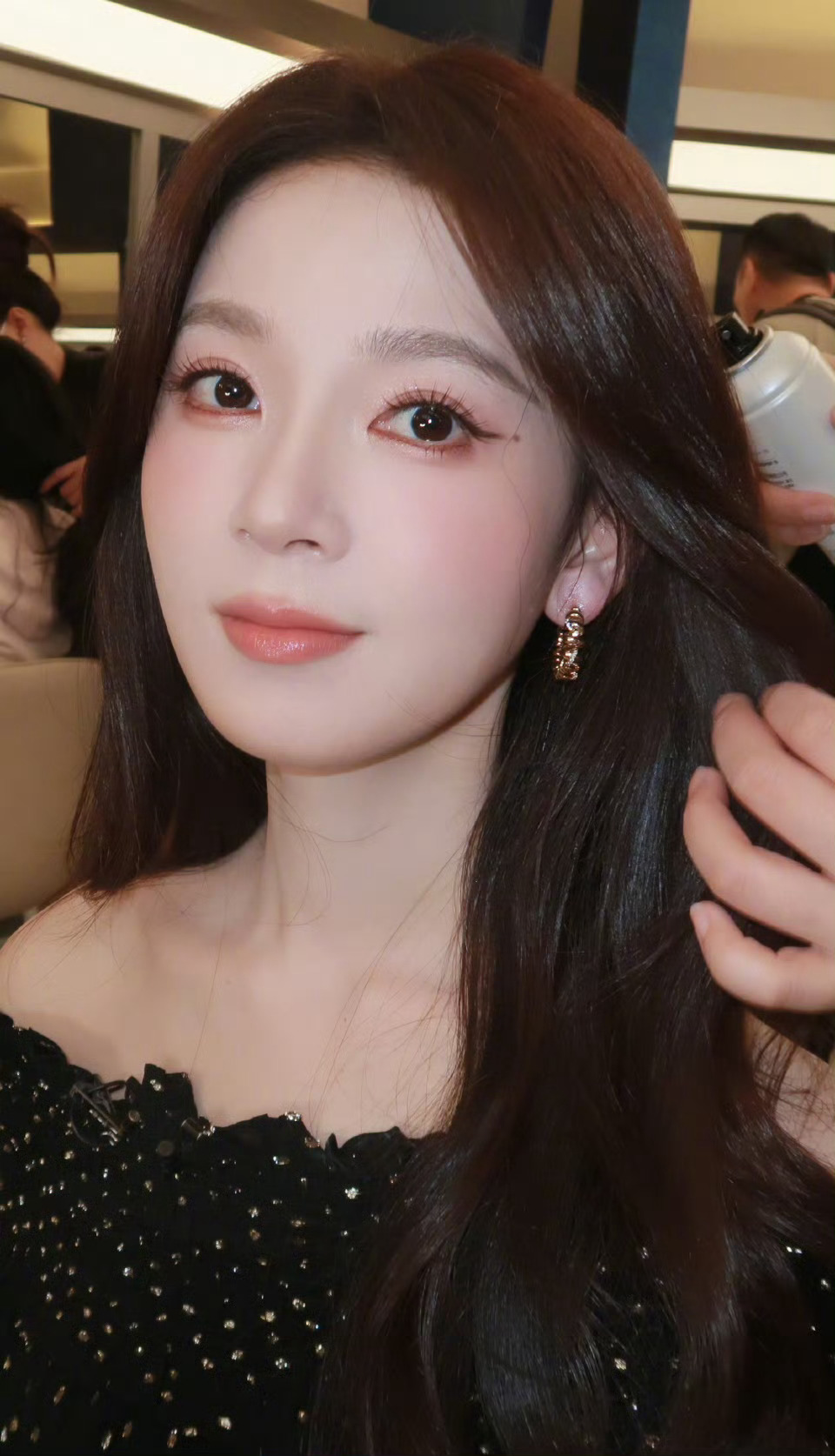 陈瑶 无法驯服四肢✨刚刷到陈瑶练习室驯服四肢的花絮笑到打鸣!明明天天都在认真加训