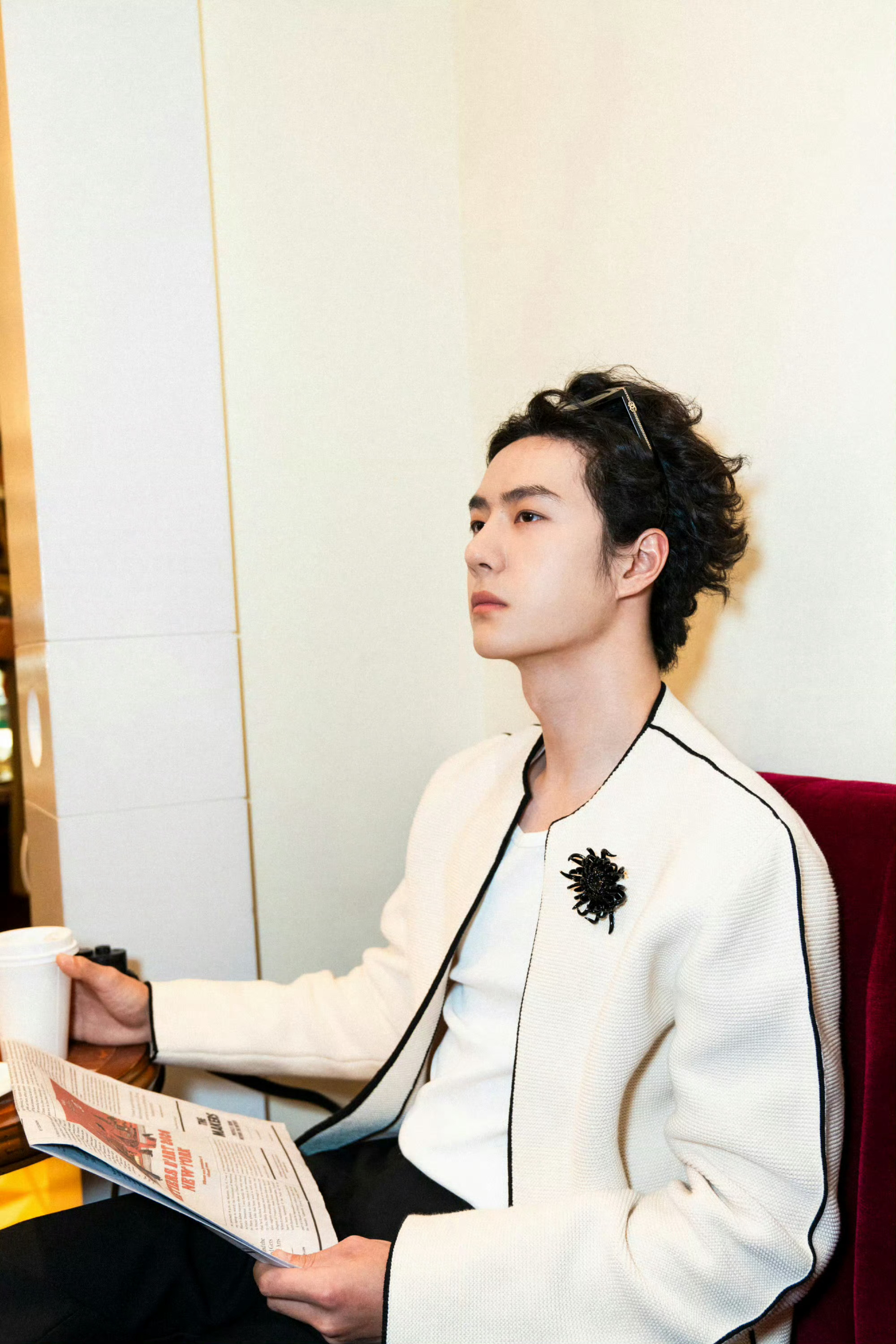 王一博借一杯咖啡的时间 王一博，长得也太高级了，清冷贵气，内娱独一份！ 