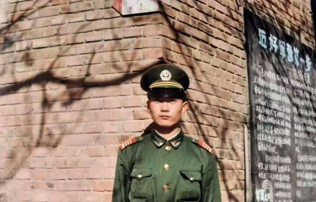 1993年，云南，一名武警战士回乡探亲住在姐夫家中，半夜他突然闯进姐姐的房间，发