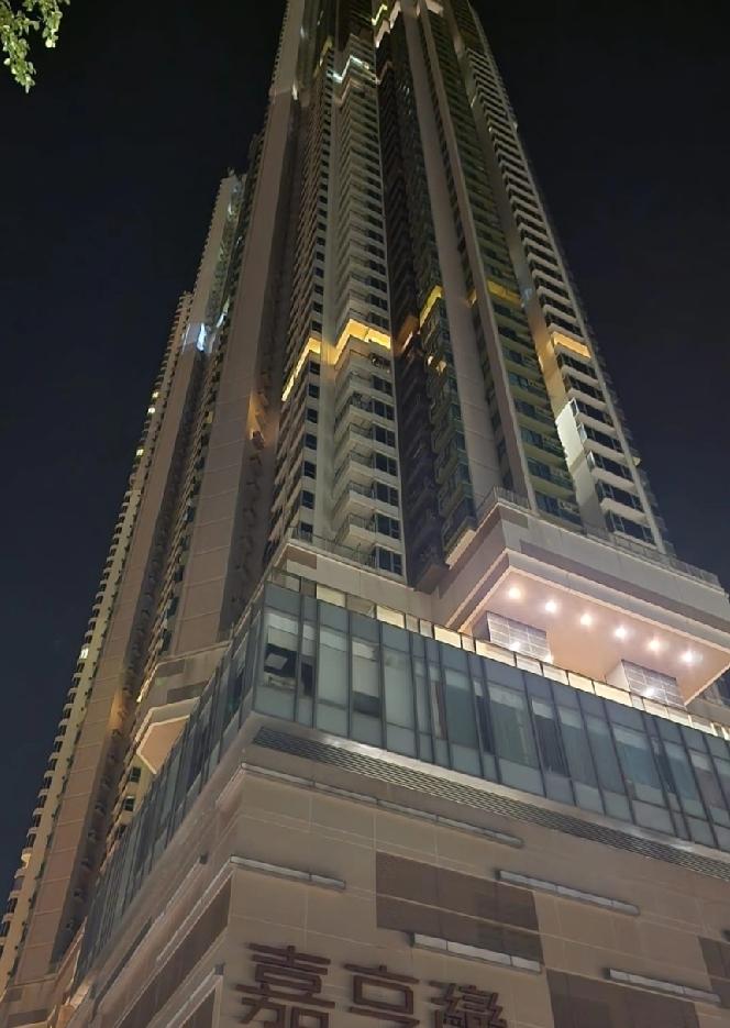 珍惜生命，今日（15日）凌晨2时41分，香港警方接获西湾河太康街38号嘉亨湾的保