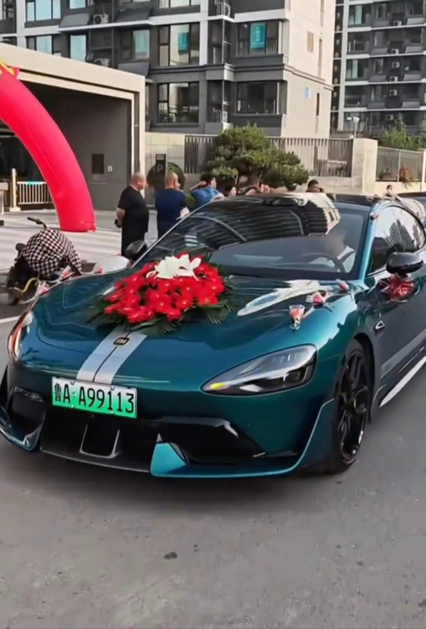 一代人有一代人的婚礼头车 早结有创始版，晚结享Ultra，一点不羡慕好吧[dog