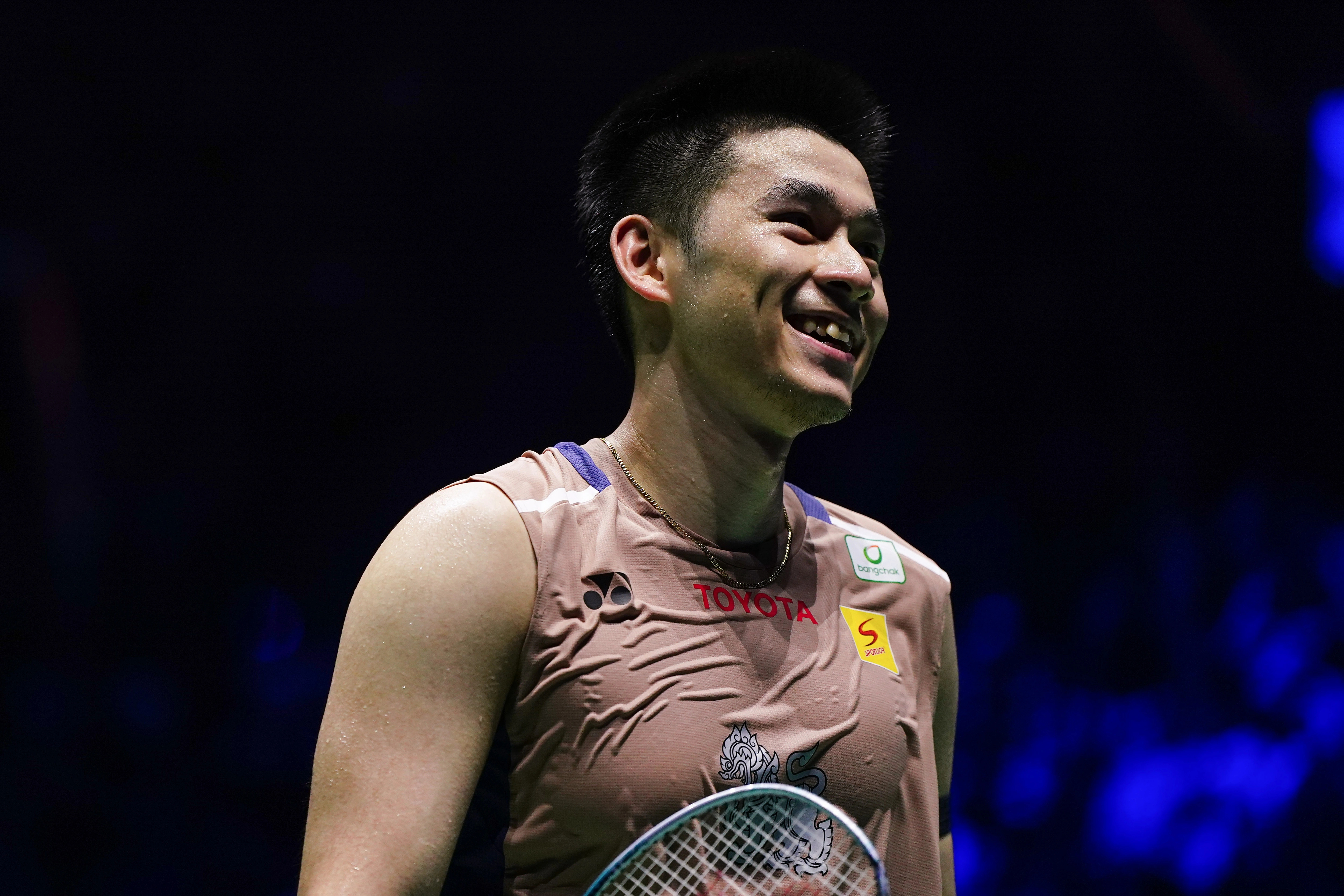 昆拉武特🇹🇭 21-7、21-6 🇯🇵奈良冈功大下轮：昆拉武特🇹🇭 