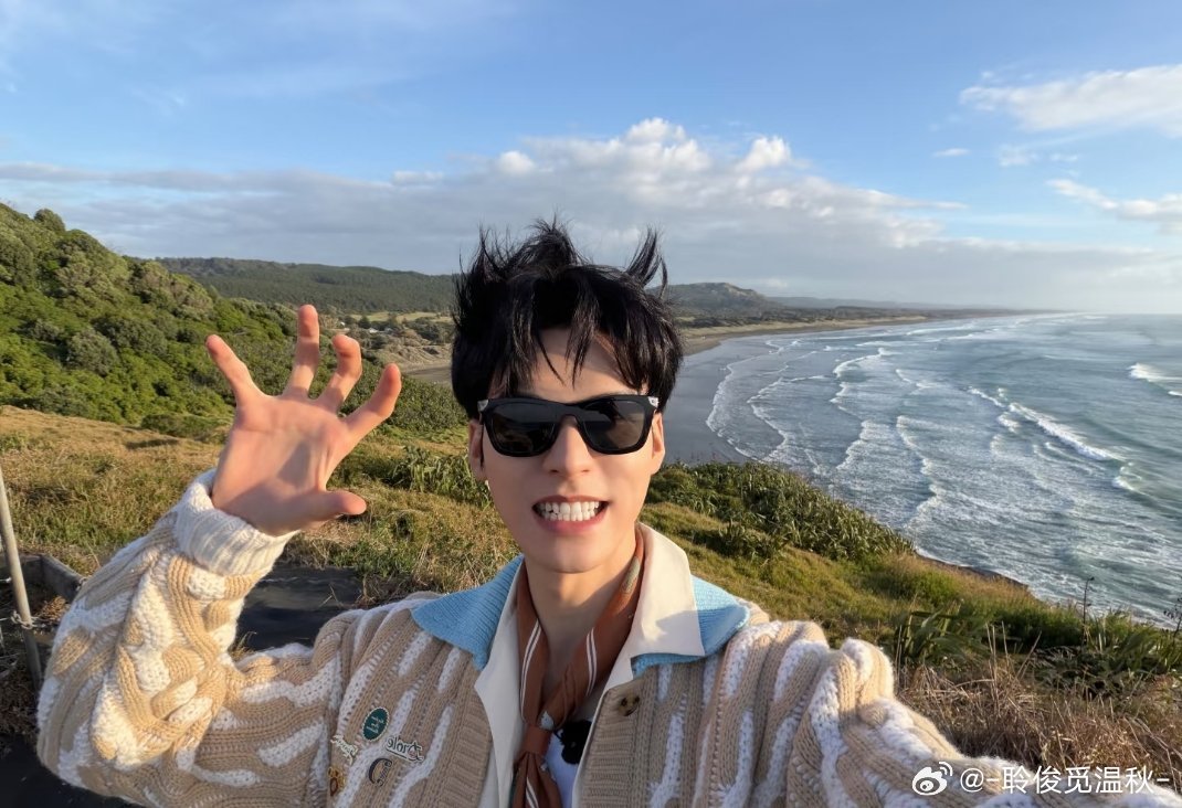 龚俊打电话英语订餐对面说了句中文哈哈哈哈哈~别太可爱了
