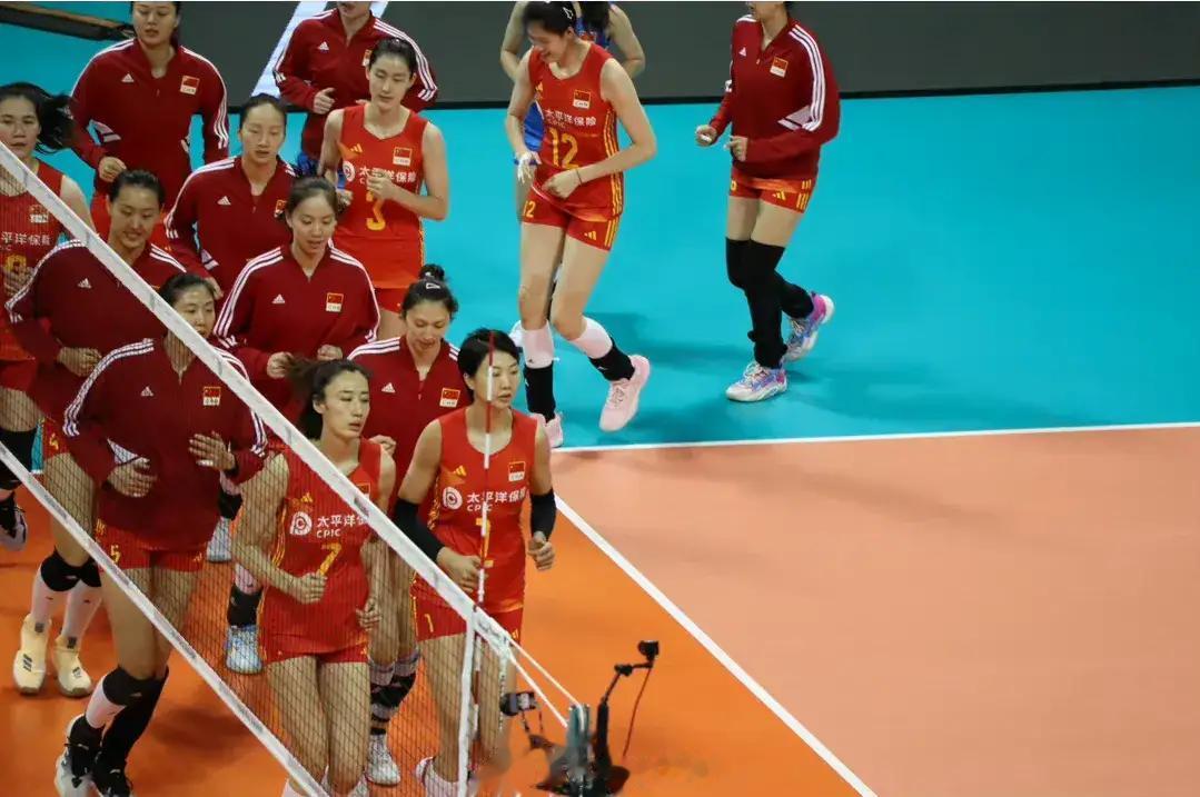 女排奥运资格赛再次爆冷
      中国女排3-1战胜塞尔维亚创造奇迹
    