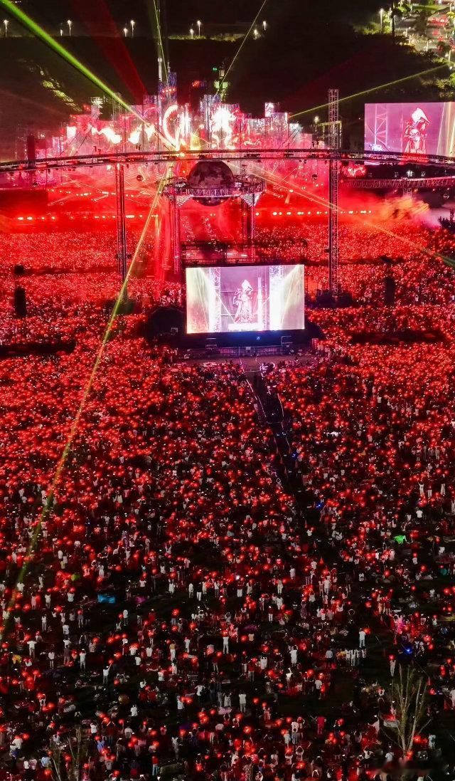 华晨宇曾2天带动南京汤山21万客流 顶流效应太猛！两天涌入21.3万人次，汤山直