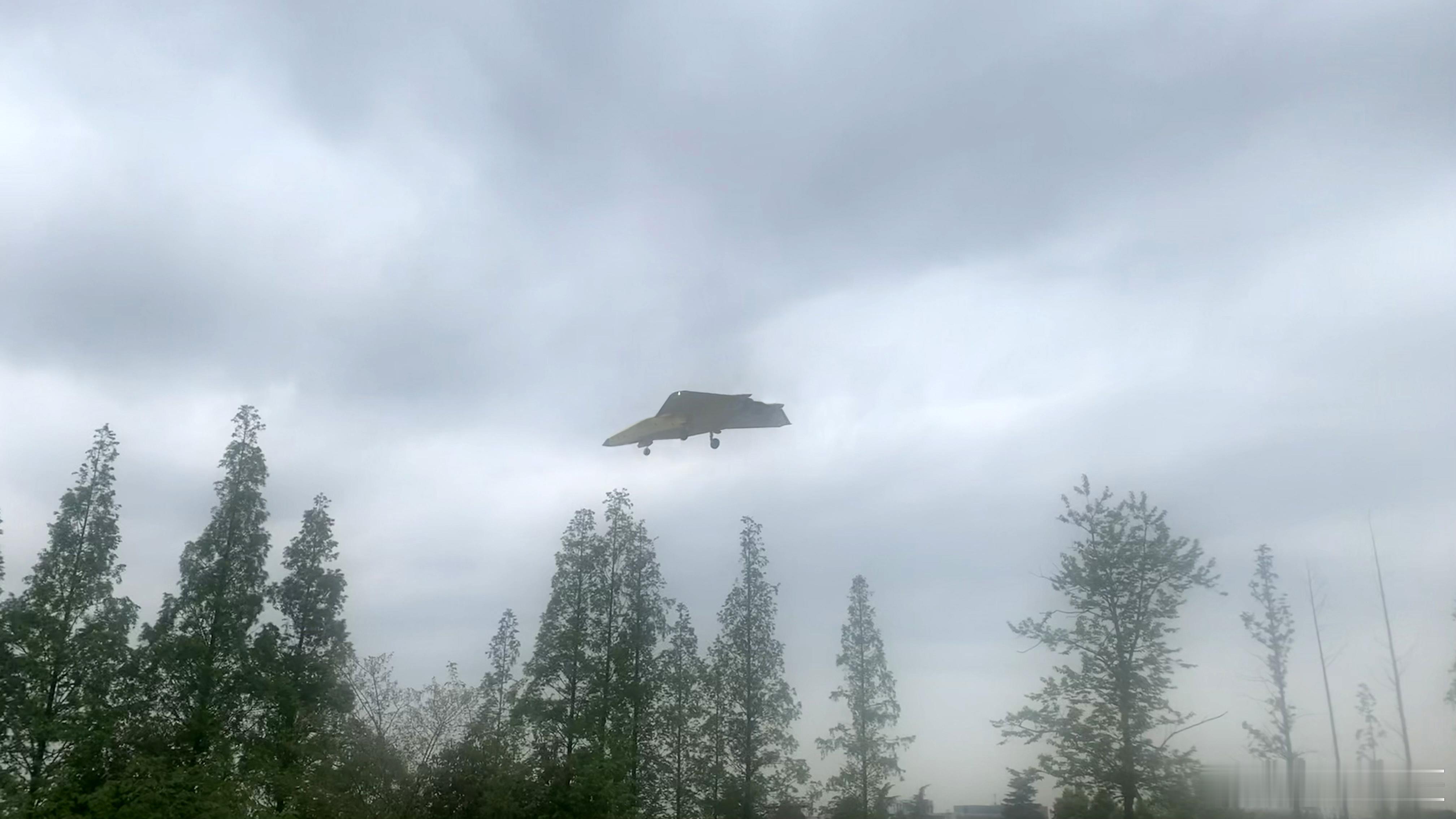 制空无人战机首飞[阴险] ​​​