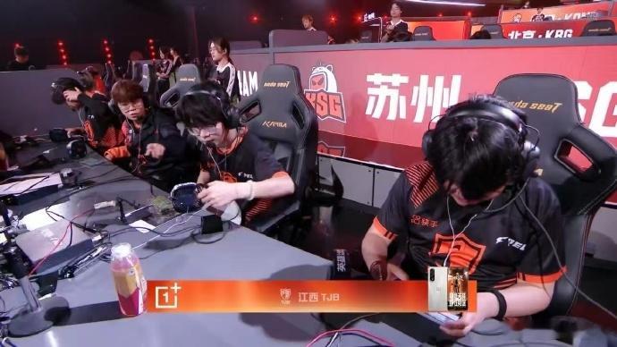 TJB季后赛吃鸡 季后赛TJB的表现太亮眼了！每一位队员都发挥得很出色，接下来的