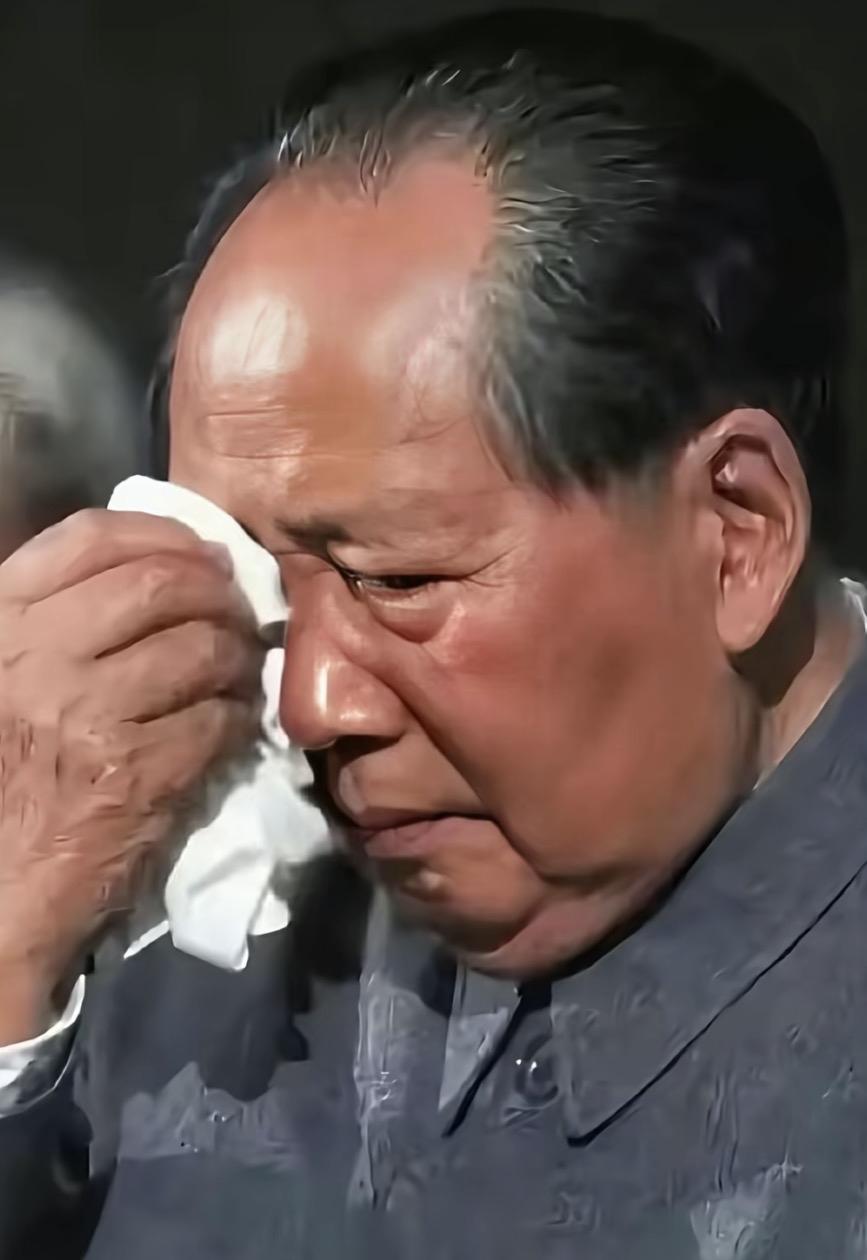 还有几天就9月9日，是伟人逝世50周年的日子！翻开老相片，罕见看到伟人落泪，这是